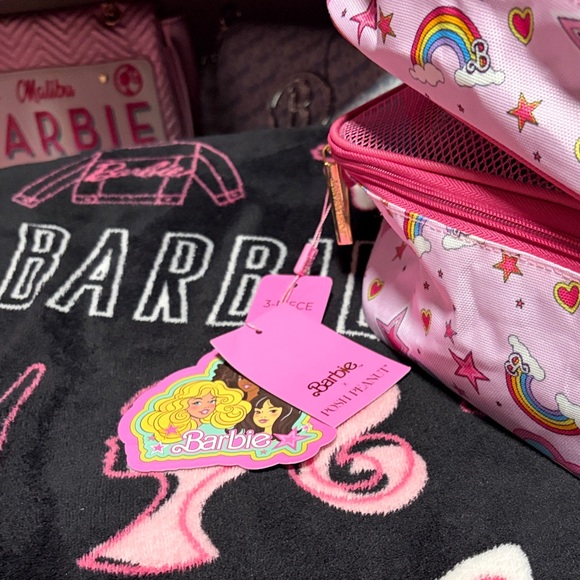 Posh Peanut X Barbie Packing Cubes - Picture 4 of 6